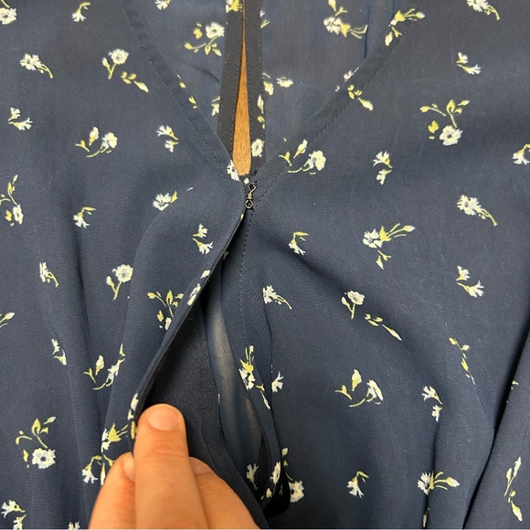 Hollister Floral Navy Blue Romper Size S - Picture 4 of 16